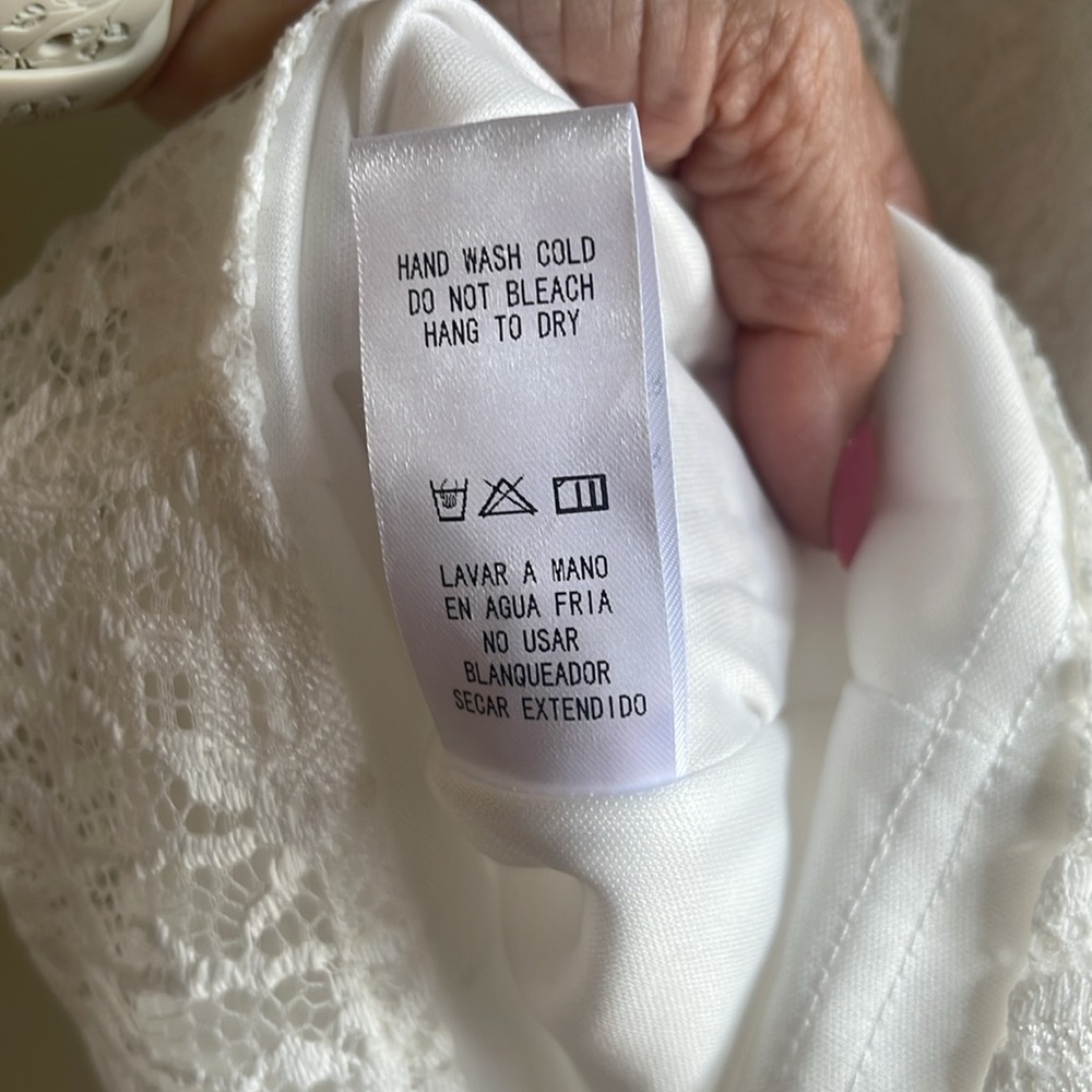 Doe & Rae Elegant White Sleeveless Top - Picture 6 of 6